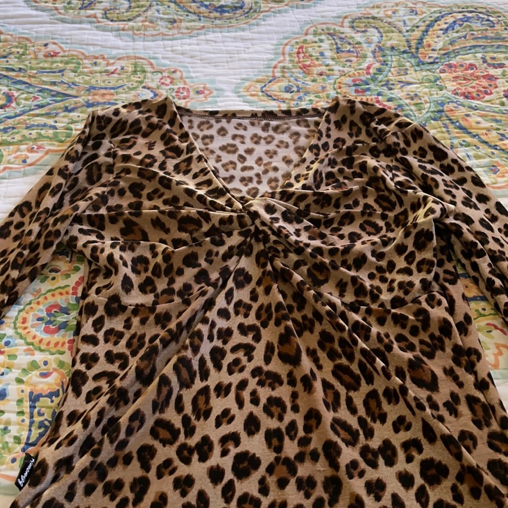 Confortable and beautiful cheetah long sleeve top
